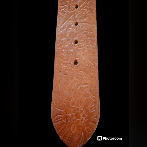 Fossil leather belt, chain woven, tooled flowers on end. Womens. Size Medium. - Picture 4 of 8